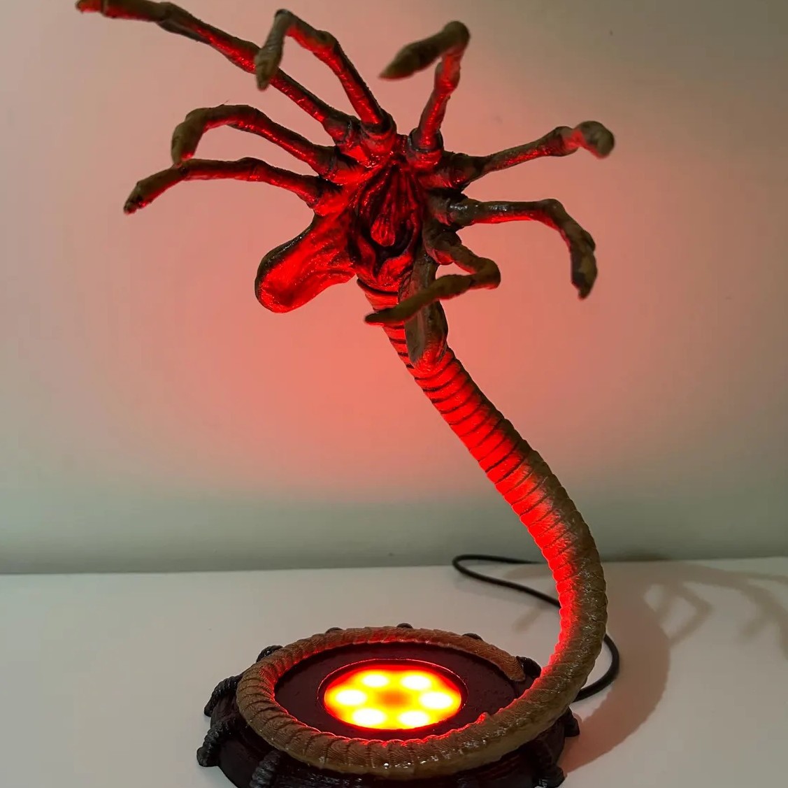 โคมไฟ Alien Facehugger ไฟกลางค - Neon Sign Party บทวิจารณ์และราคา